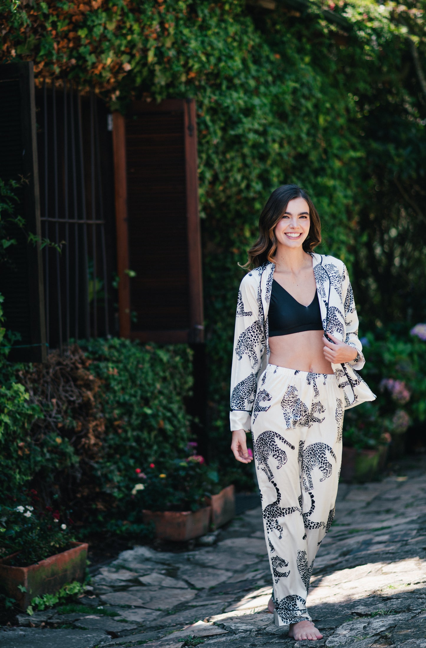 JAGUAR NEGRO - CAMISA MANGA LARGA Y PANTALON