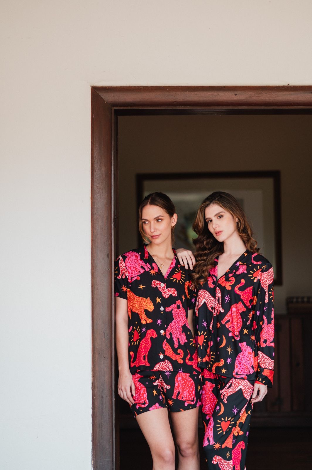 FANTASIA FELINA NEGRA CAMISA MANGA CORTA Y PANTALON