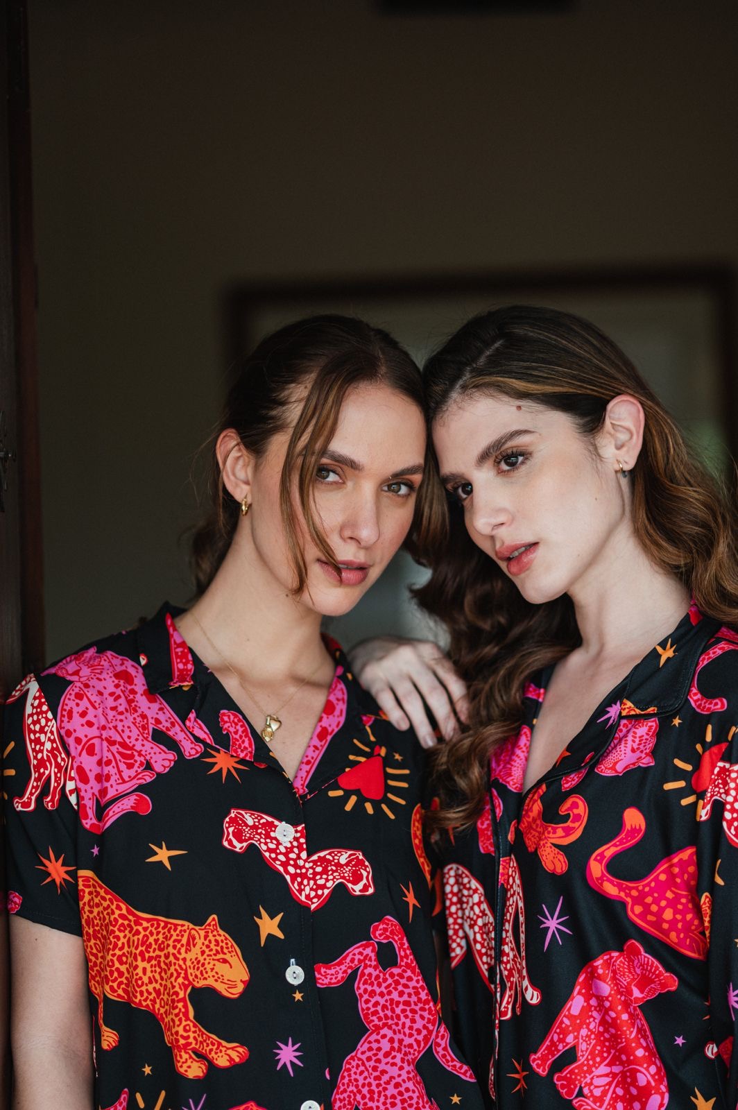 FANTASIA FELINA NEGRA CAMISA MANGA CORTA Y PANTALON