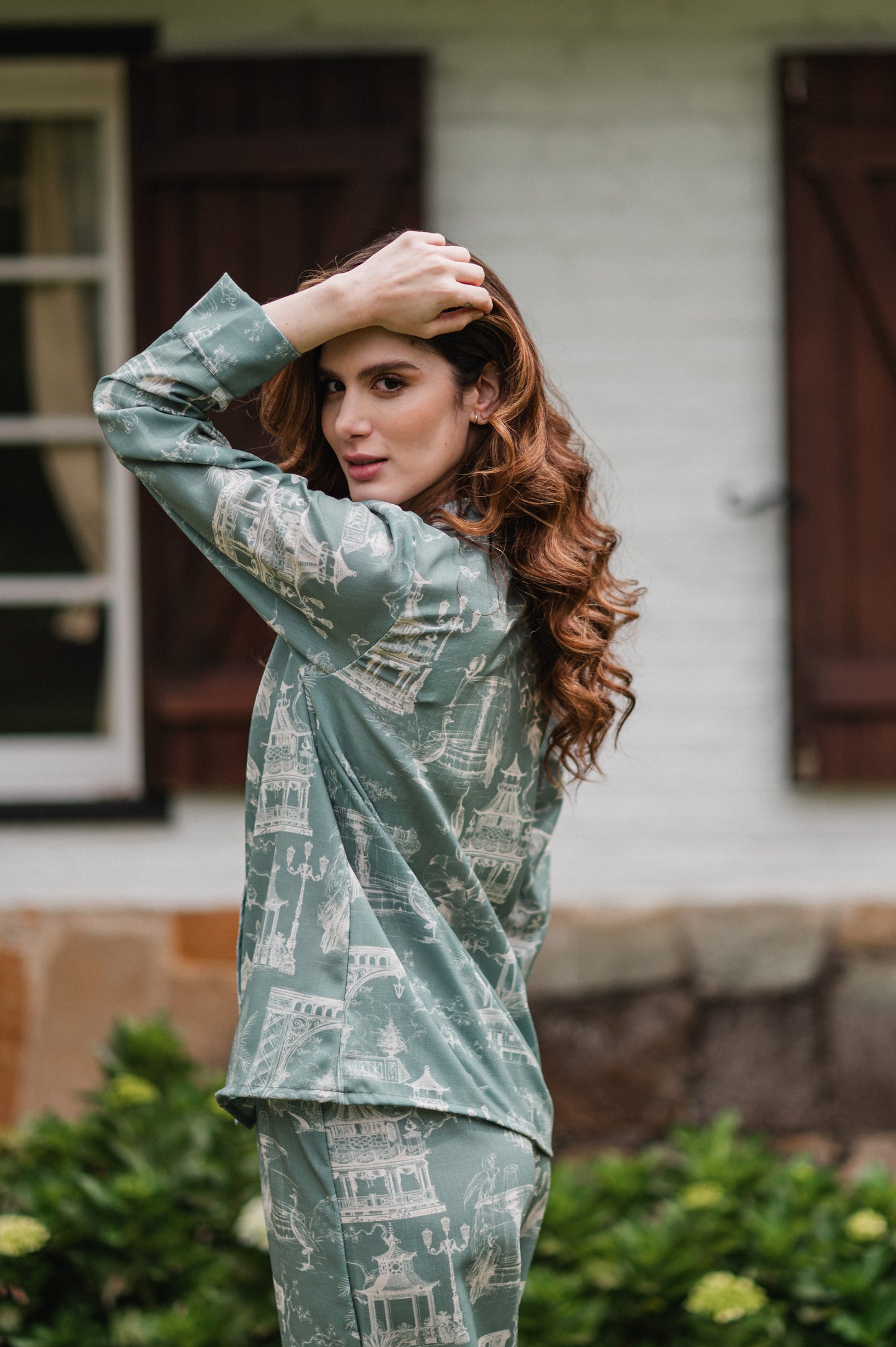CASITA CHINA VERDE CAMISA MANGA LARGA Y PANTALON