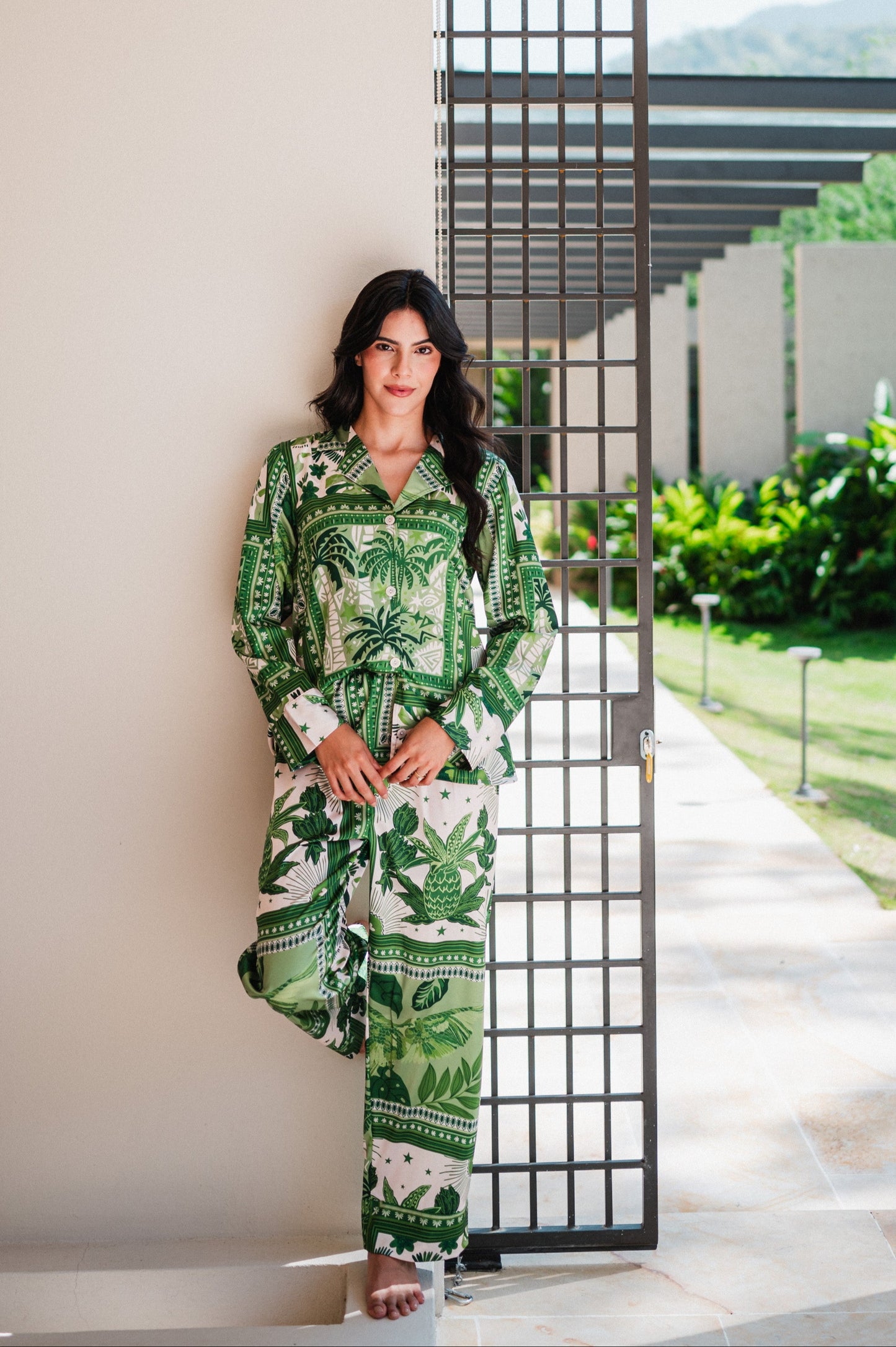 SELVA VERDE CAMISA MANGA LARGA Y PANTALON