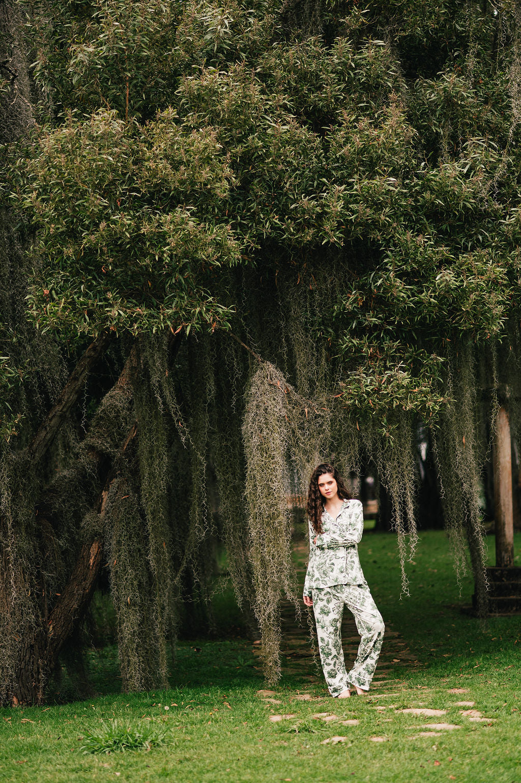 LIRIOS EN VERDE MANGA LARGA Y PANTALON