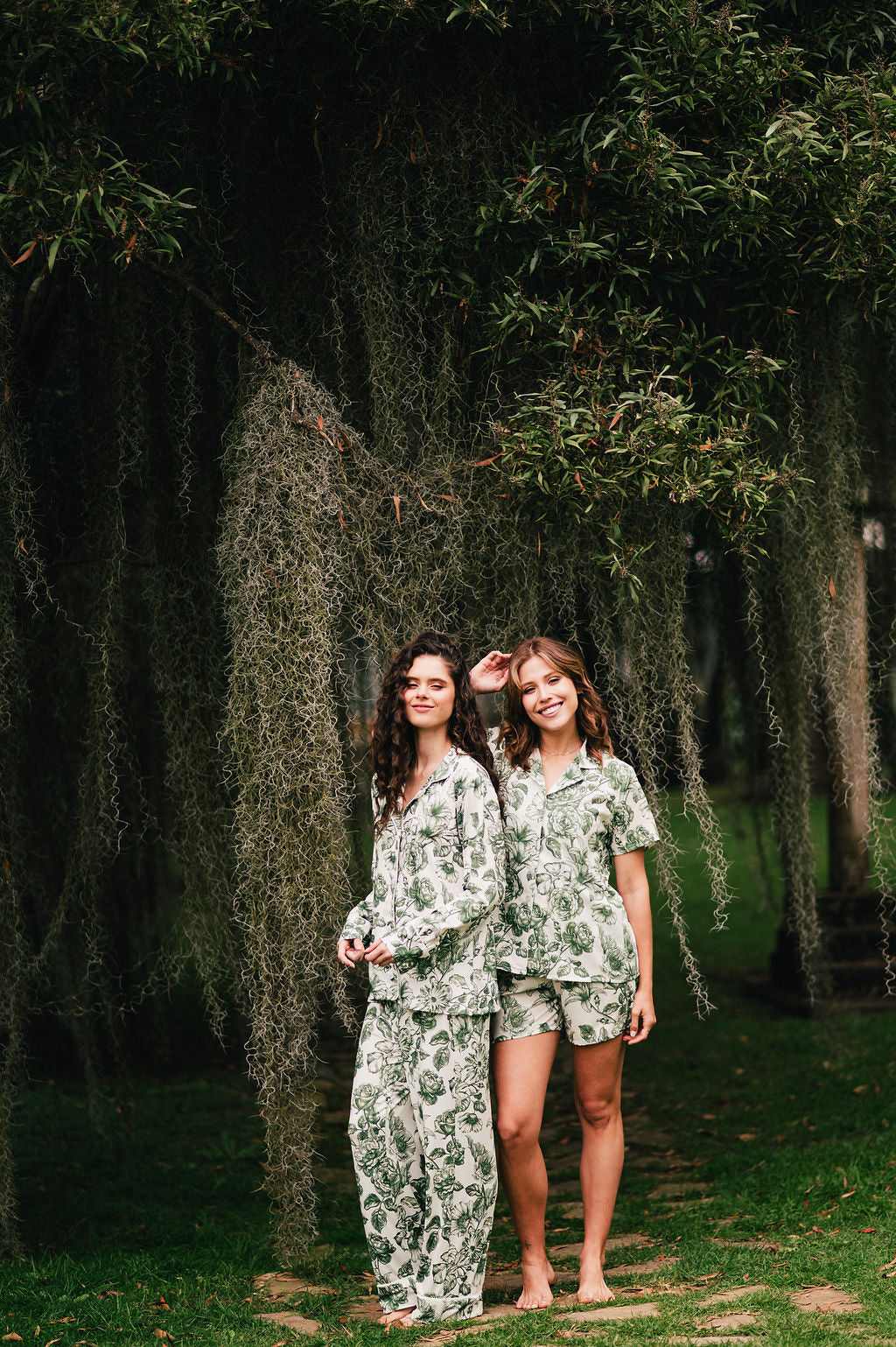 LIRIOS EN VERDE MANGA LARGA Y PANTALON