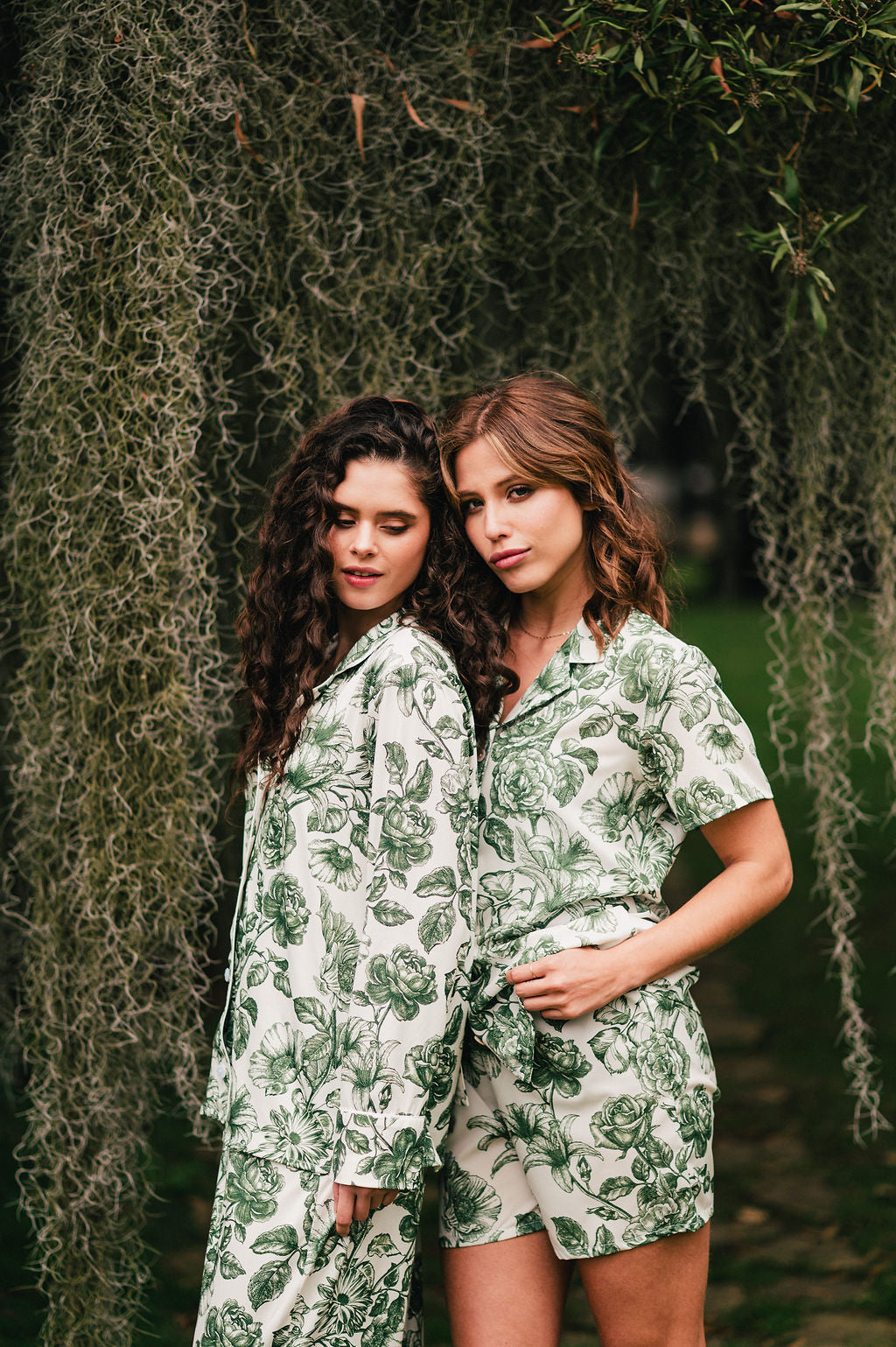 LIRIOS EN VERDE MANGA LARGA Y PANTALON